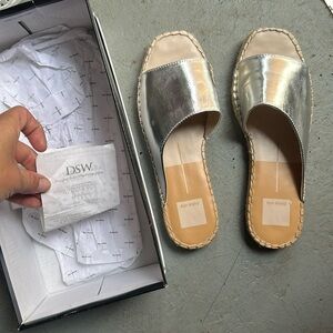 NWT Dolce Vita Banji Womens’s Sandals Size 7 Silver Stella